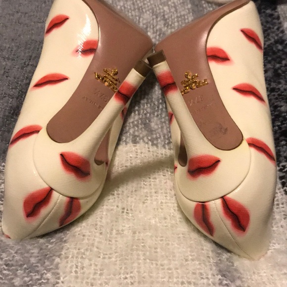 Prada 👄 - Picture 5 of 5